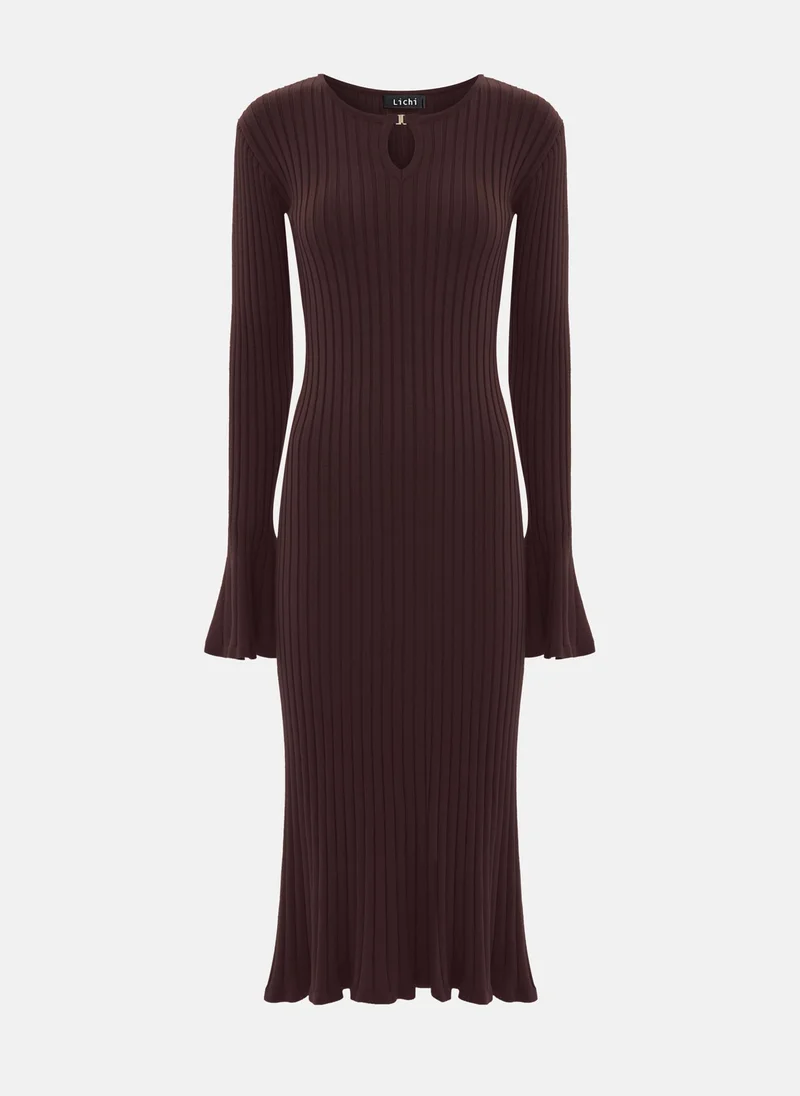 ليتشي فستان ميدي مضلع بياقة منسدلة