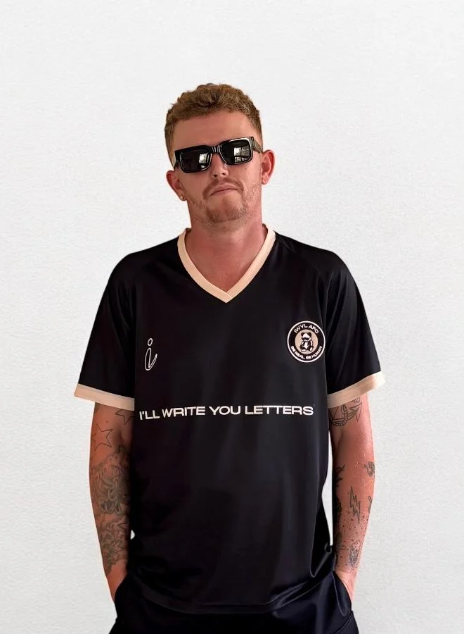 I'LL WRITE YOU LETTERS Baller V neck in Black