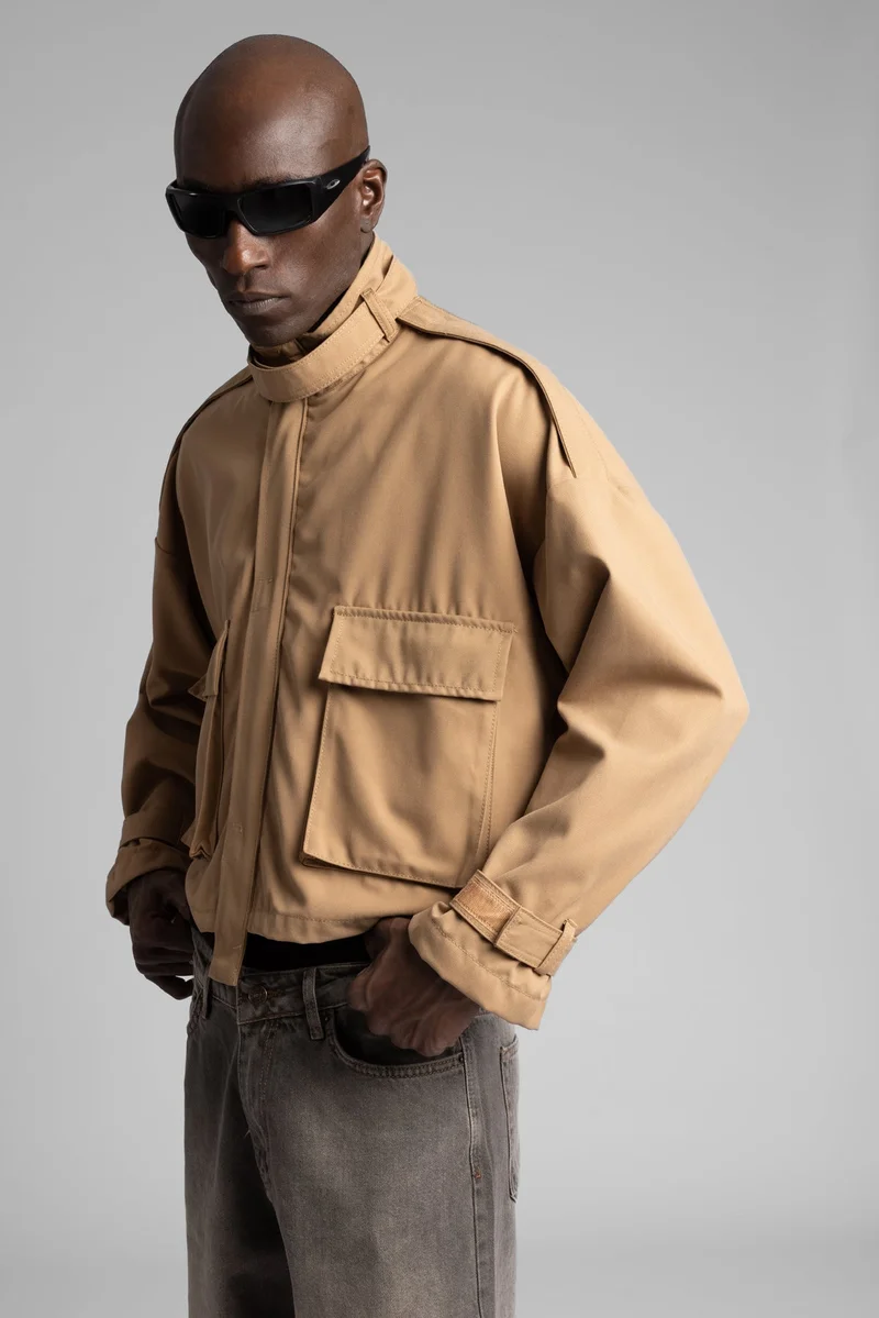 كاتش جاكيت جينز عملي بتفاصيل مخططة