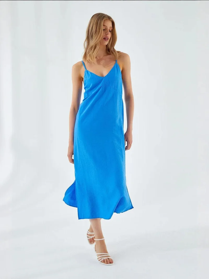 ميكسراي فستان ميدي بفتحة رقبة على شكل حرف