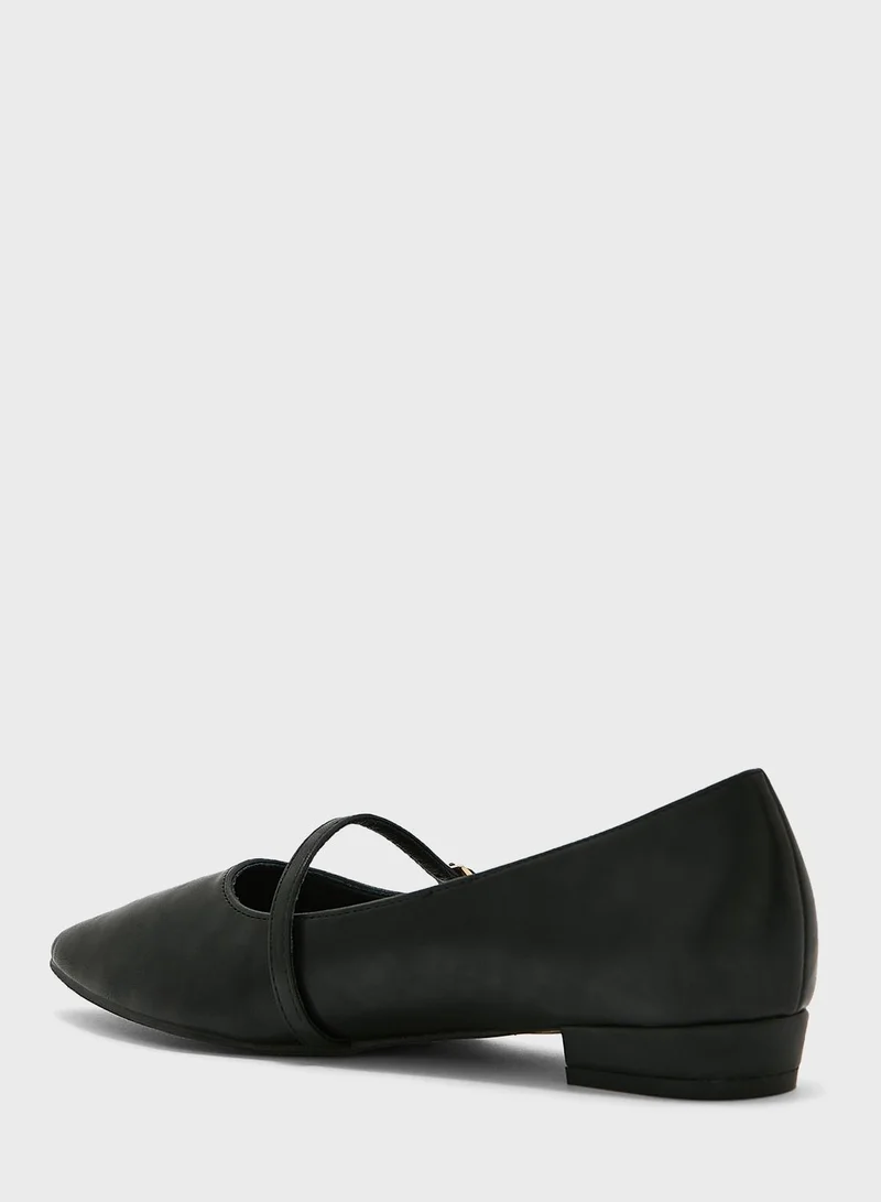 ELLA Pointed Flat Shoe