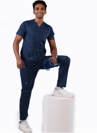 The ideal choice for medical professionals is a medical scrub from RZ for men, in petroleum color. - pzsku/Z6DD0DEE6DD1C02BDD4A4Z/45/_/1723615957/2c71edd2-1a8b-4acc-abde-2b6f102c5289