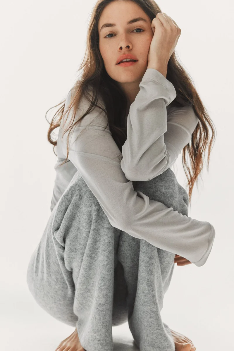 اتش اند ام بنطلون من الصوف الناعم