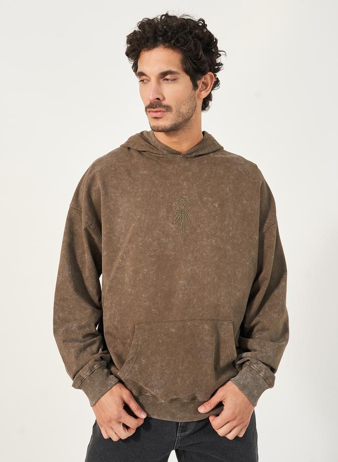 ستايلي هودي فضفاض بتفاصيل مشطوفة وزهرة مُطرّزة - Image 1