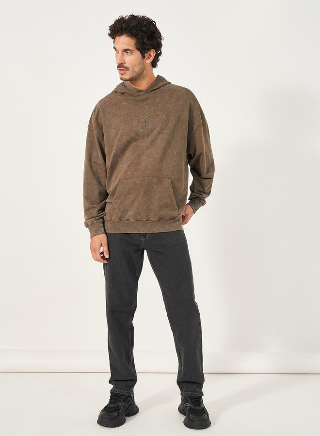 ستايلي هودي فضفاض بتفاصيل مشطوفة وزهرة مُطرّزة - Image 2