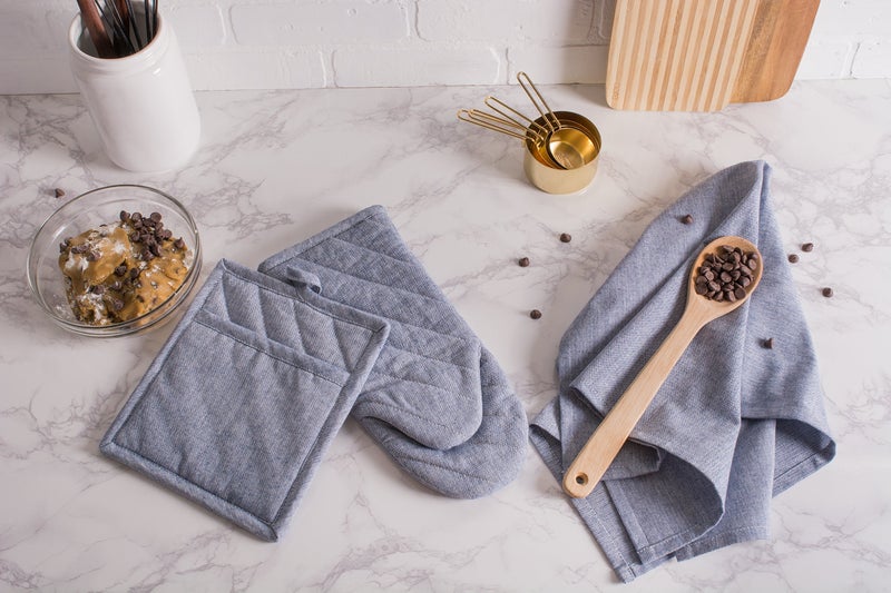 DII DII 100% Cotton Solid Chambray Kitchen Set  Oven Mitts  Blue  2 Piece  - Image 4