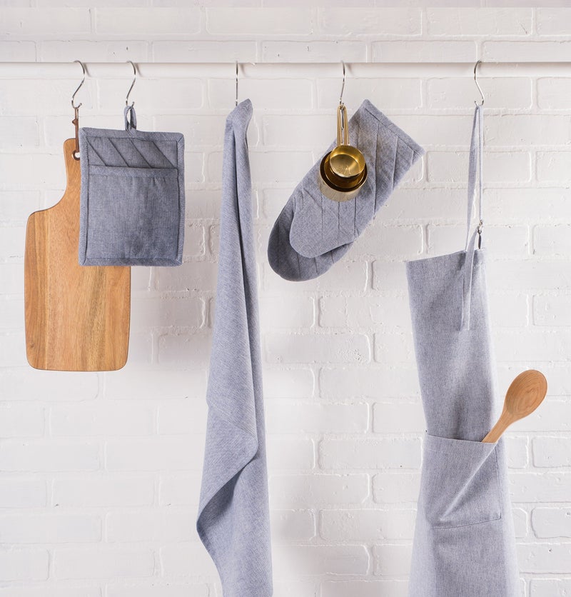 DII DII 100% Cotton Solid Chambray Kitchen Set  Oven Mitts  Blue  2 Piece  - Image 5