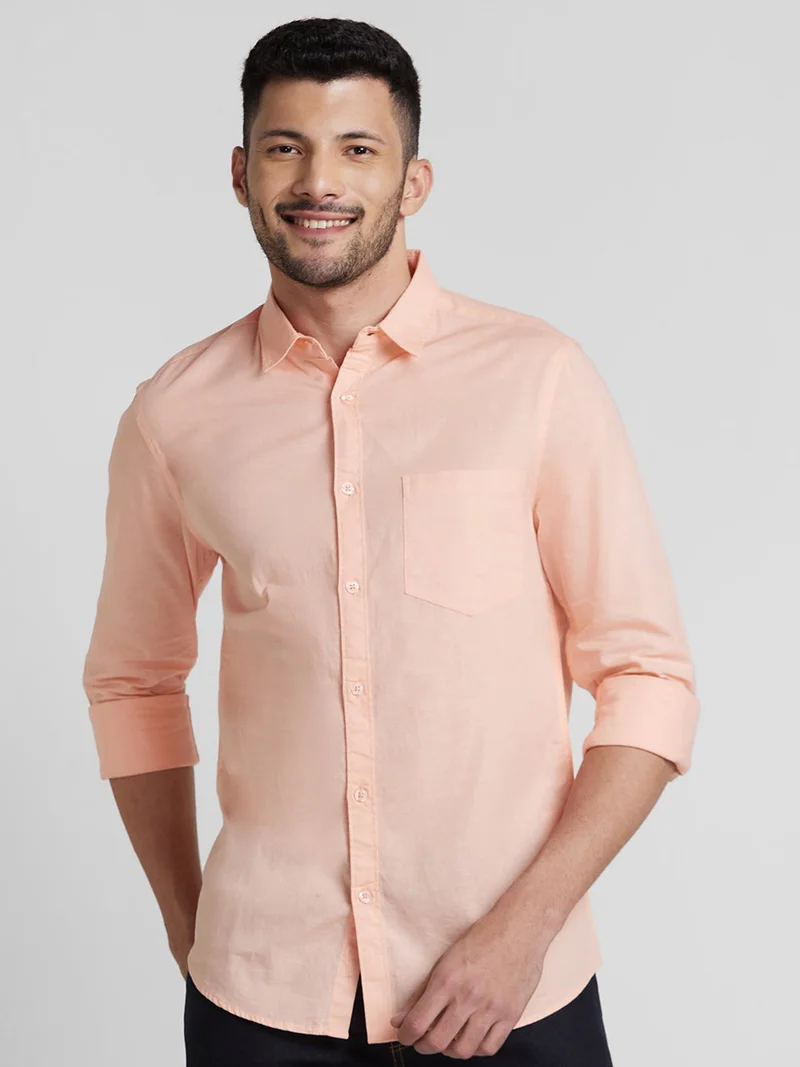 globus Globus Men Salmon Solid Cotton Regular Fit Casual Shirt