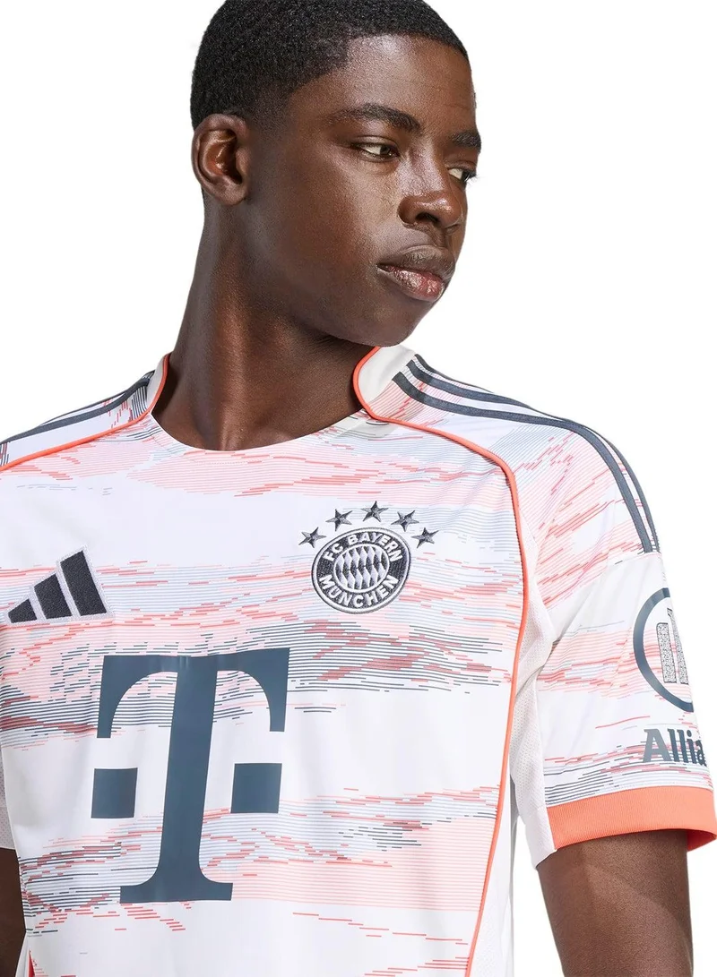 adidas قميص رجالي أبيض قصير الأكمام