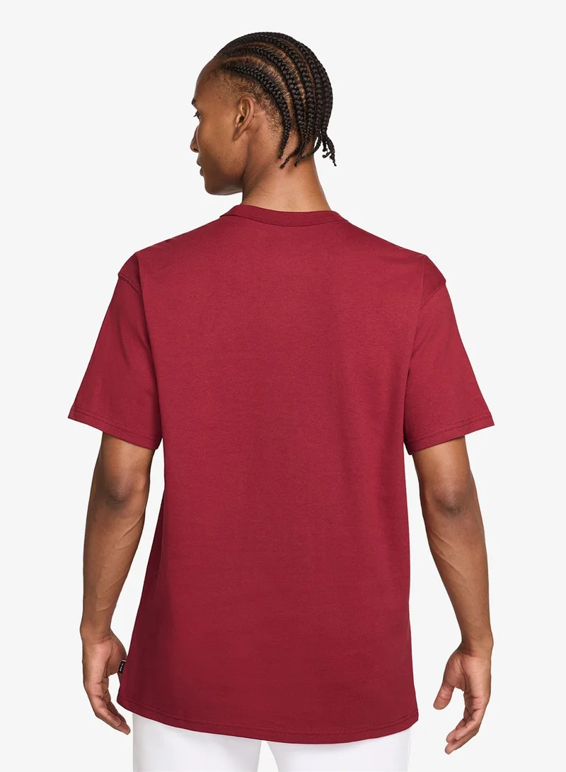 نايكي تيشيرت أساسي فاخر مستدام