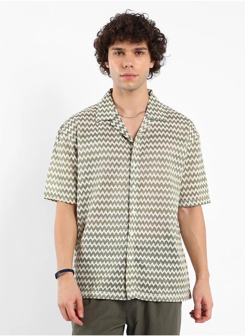 كامبوس سوترا Men's Olive Green & Powder White Chevron-Striped Oversized Shirt