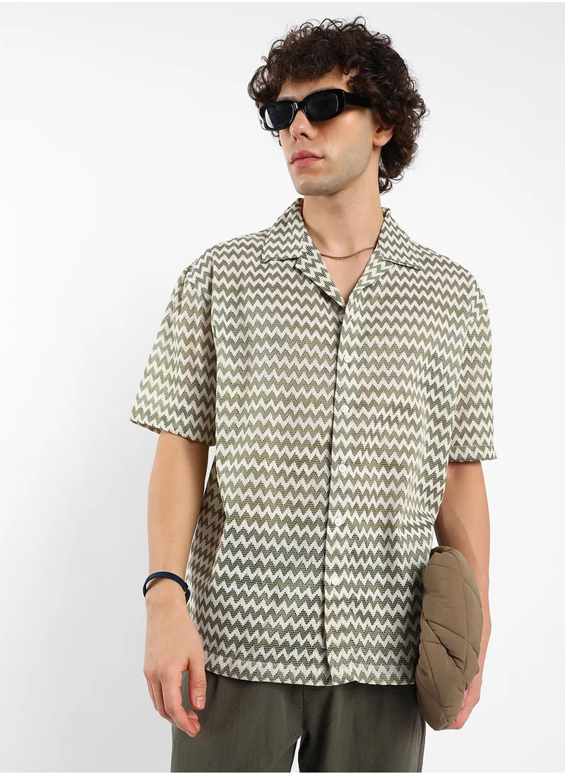 كامبوس سوترا Men's Olive Green & Powder White Chevron-Striped Oversized Shirt