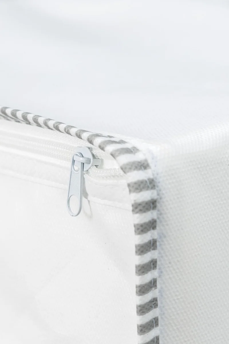 Favora 2-Piece Printed Patterned Thread Quilt Scrap - White