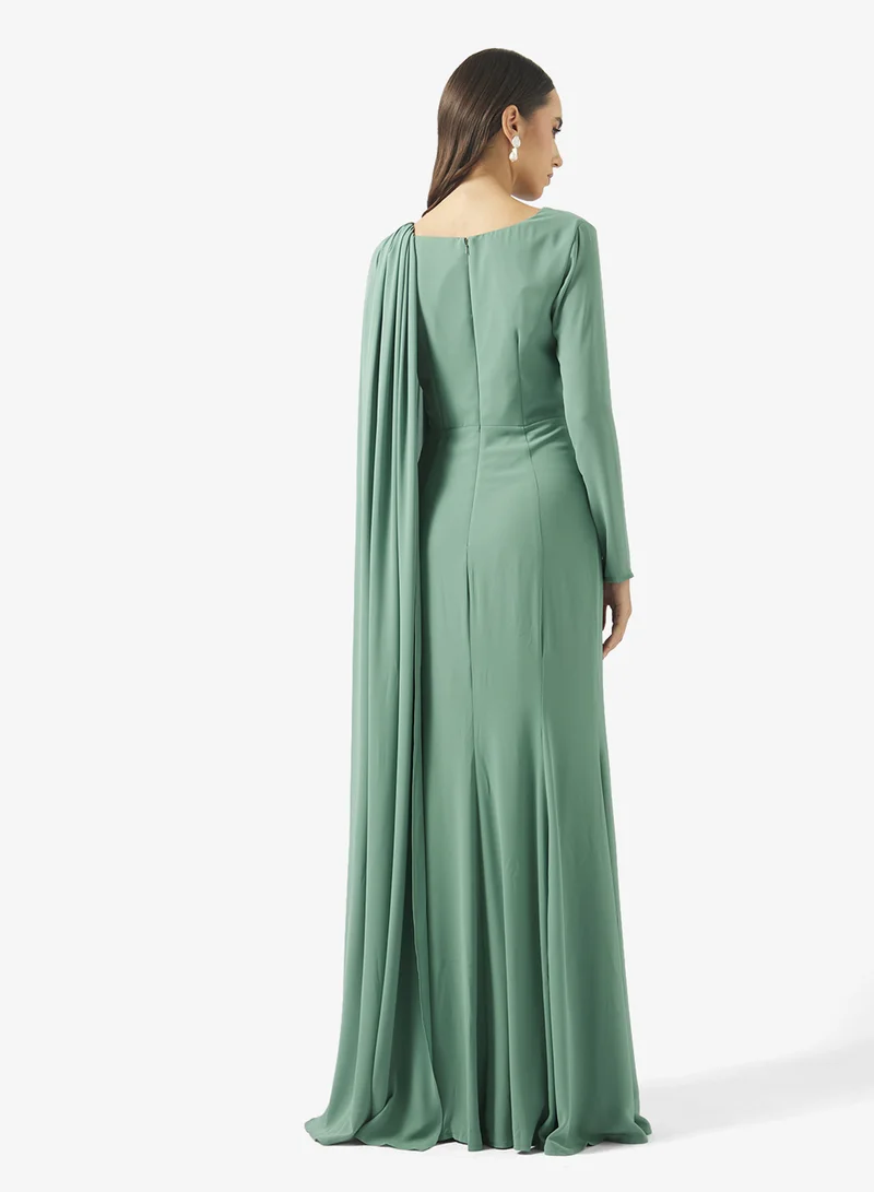 نمشي x فستان سهرة بتصميم  لاين مع ذيل