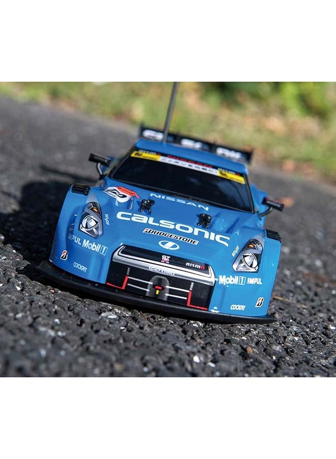 D-Power سيارة التحكم عن بعد نيسان GT-R (R35) GT500 بمقياس 1:16 – 2.4GHz، بطارية قابلة للشحن، تصميم سيارة سباق رسمية، للأطفال من عمر 6 سنوات فما فوق - Image 3