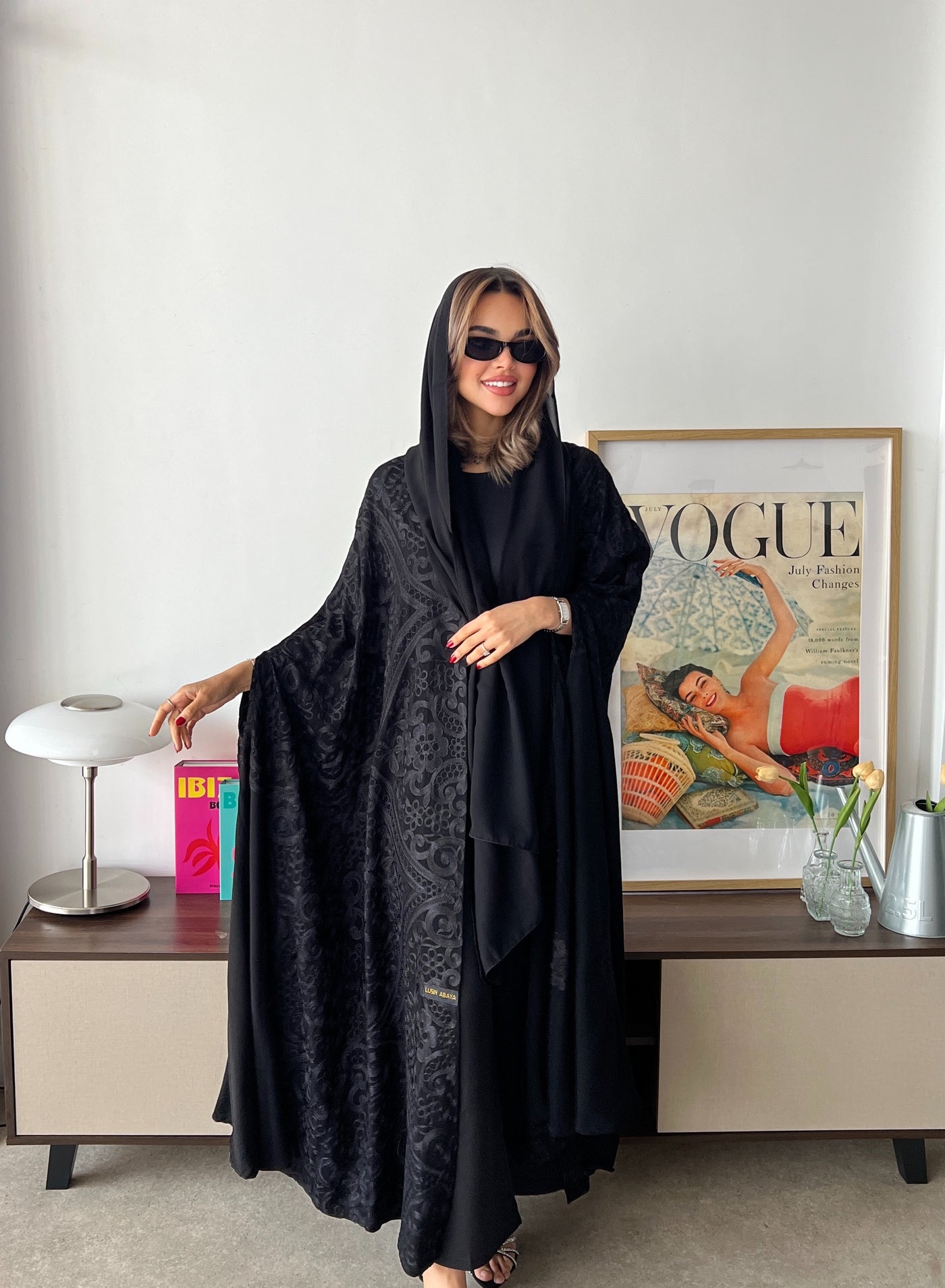 عباية سوداء لف بشت قطري بتطريز شانيل أنيق