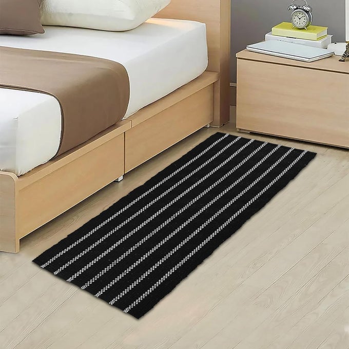 2X4 FEET BED RUNNER FOR DOUBLE BED LIVING ROOM DURABLE BEDSIDE RUNNER FOR BEDROOM FOLDABLE RUG MAT FOR HOME SILVER LINING PRINT BLACK