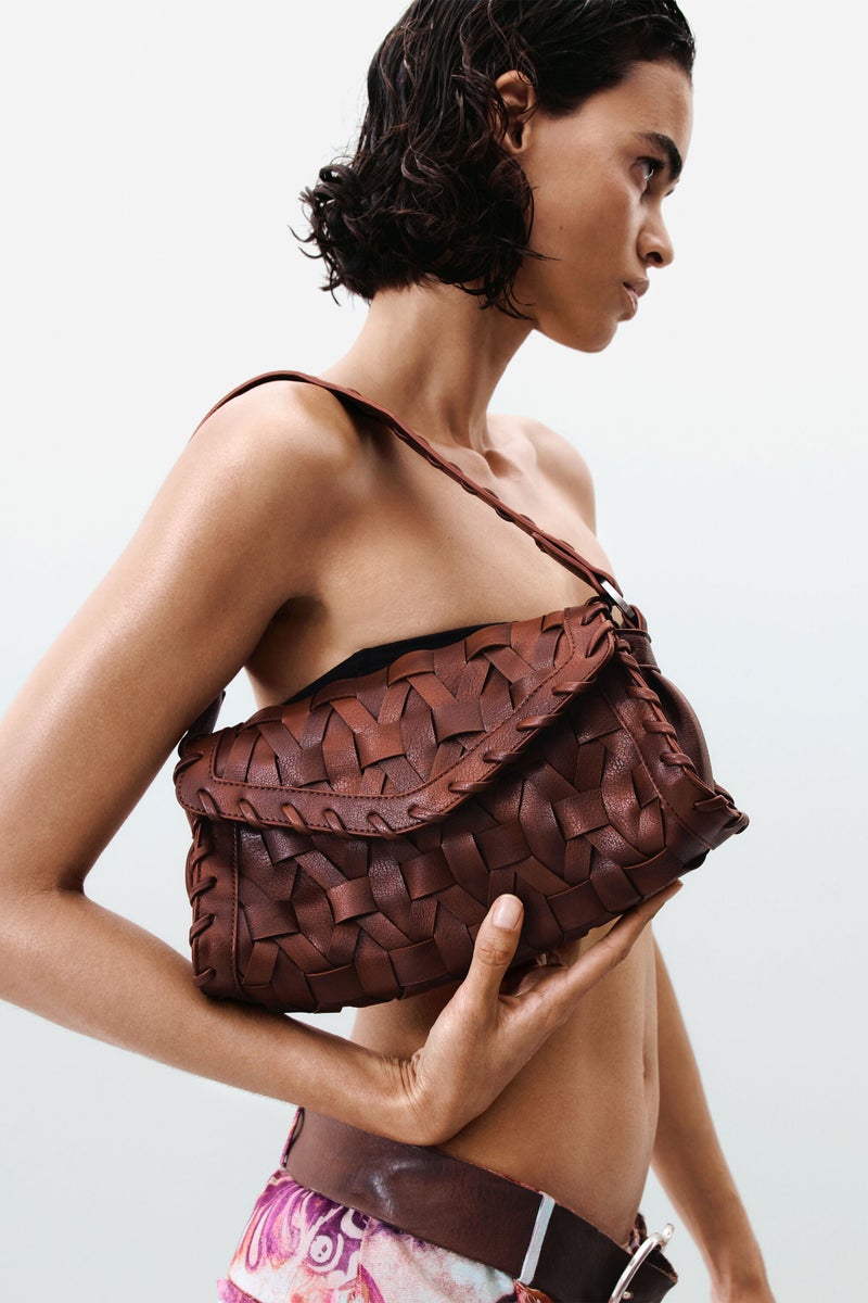 DESIGUAL حقيبة كتف متوسطة بتصميم جلد مزيف مع غطاء - Image 5