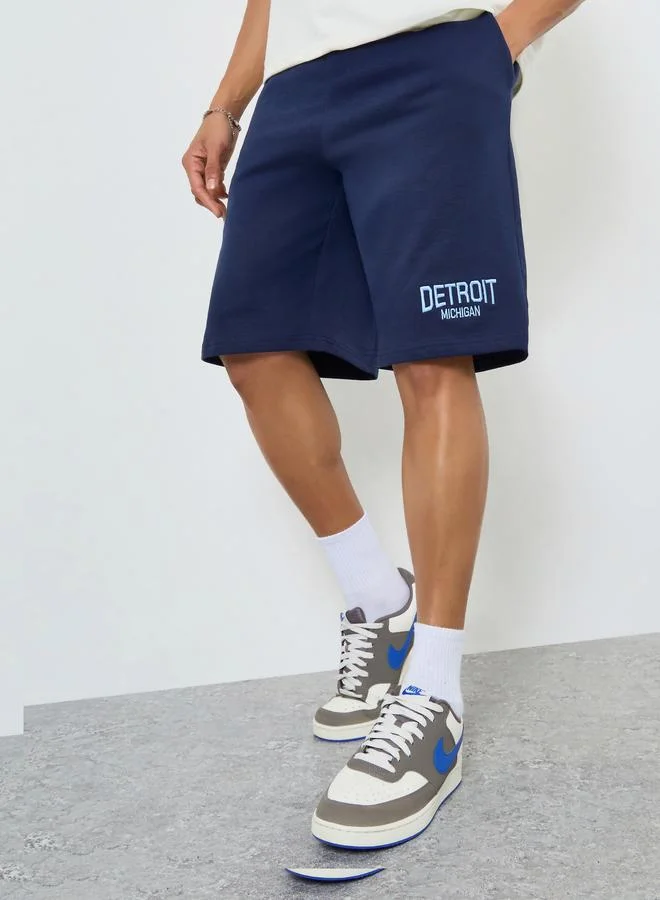 ستايلي شورت بتفاصيل مُطرّزة