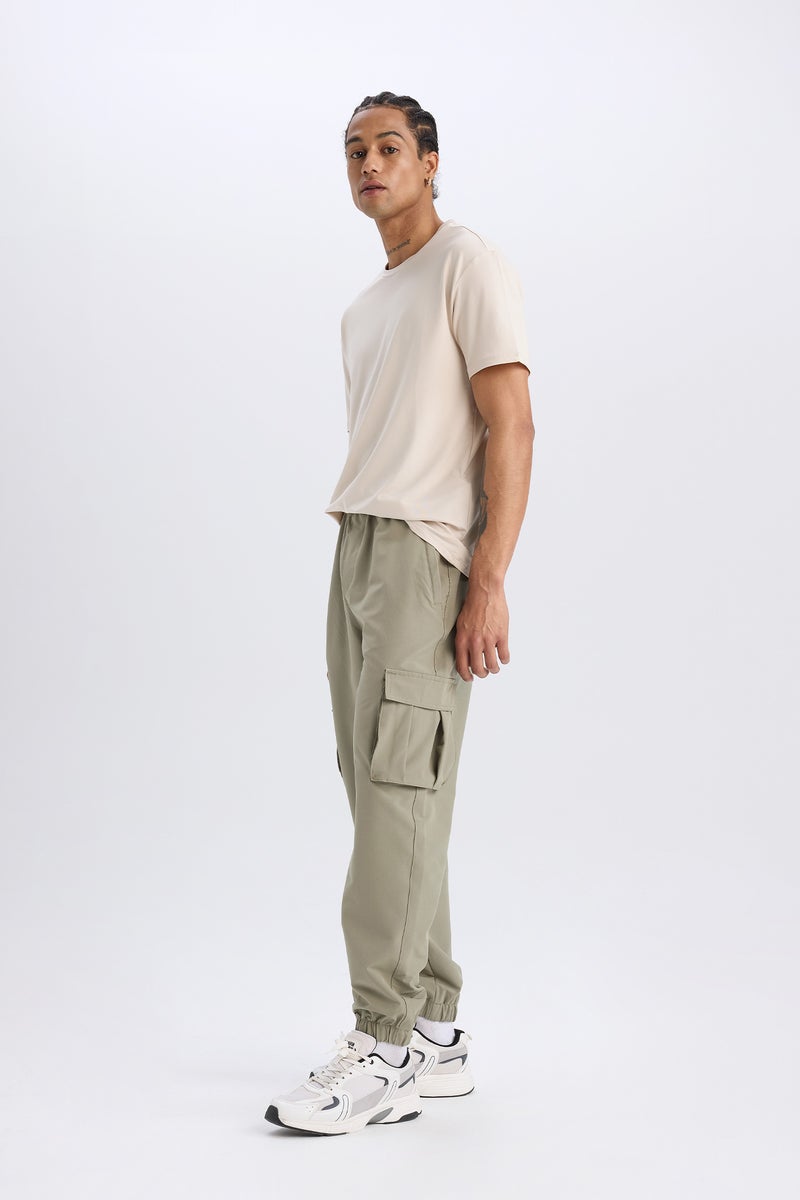 ديفاكتو بنطال رياضي رجالي DeFactoFit Slim Fit منسوج بنمط كارجو  - Image 2