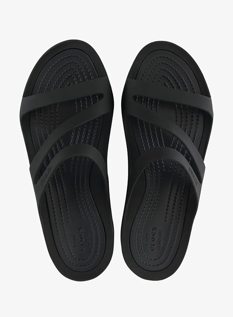 كروكس صنادل سوفت ووتر متعددة الأشرطة