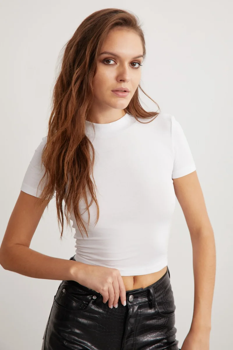 جريميلانج Niara Women's Cotton Elastane Crew Neck Short Sleeve Slim Fit Crop White T-Shirt