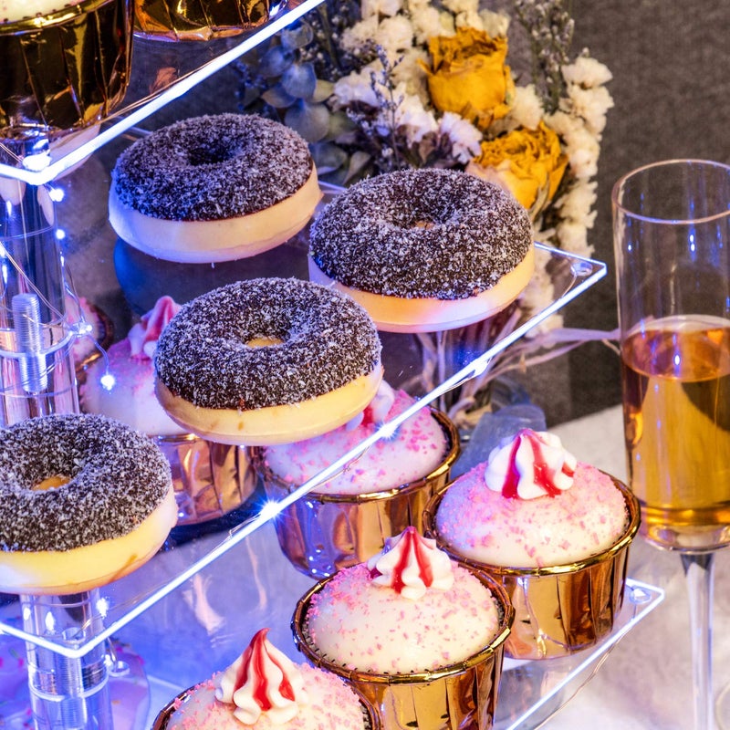 حامل كب كيك من Weddingwish، حامل عرض كب كيك أكريليك مربع من 4 طبقات مع سلسلة أضواء LED، حامل معجنات برج الحلوى لأعياد الميلاد أو حفلات الزفاف (أزرق) - Image 5