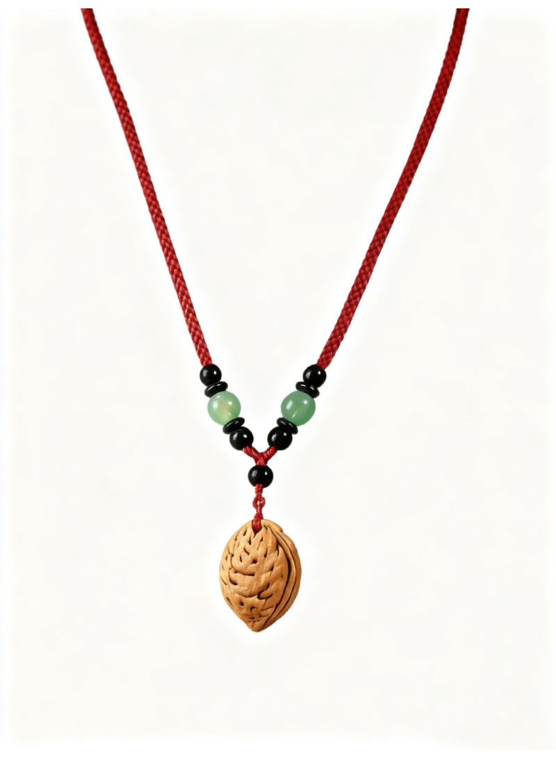 تشوميل قلادة حبل أحمر مضفر محظوظ مصنوعة يدويًا مع خرزات متنوعة (أسود + أخضر يشبه اليشم) وقلادة من الجوز الطبيعي - تميمة شفاء للتوازن والهدوء والطاقة الإيجابية - Image 1