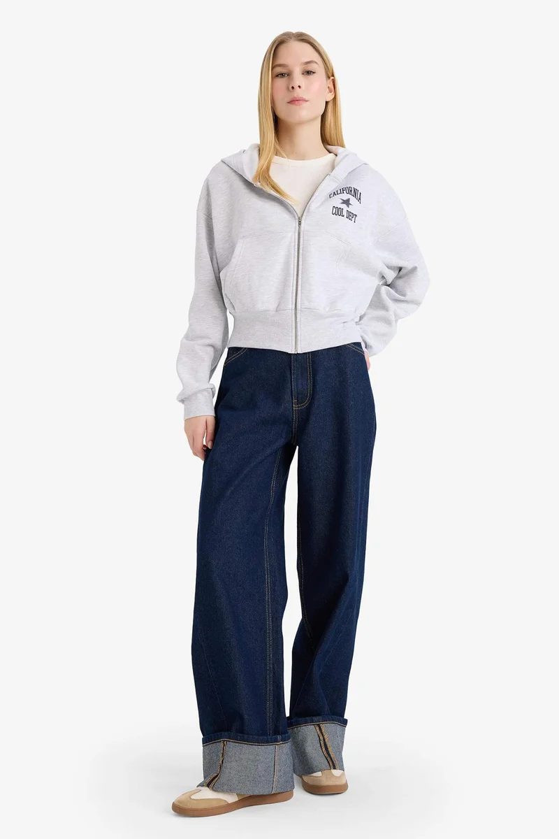 ديفاكتو Cropped Fit Hooded Printed Thick Fabric Zip Up Hoodie