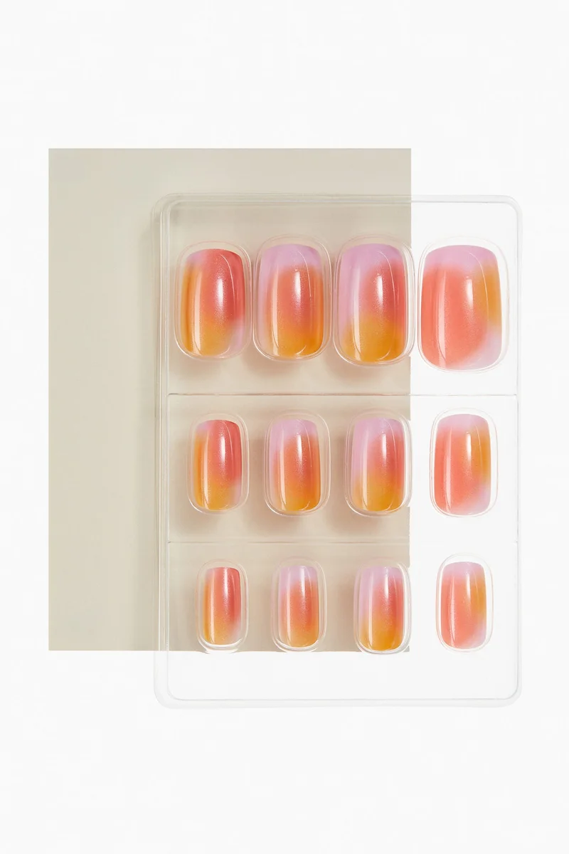 اتش اند ام أظافر تركيب صناعية