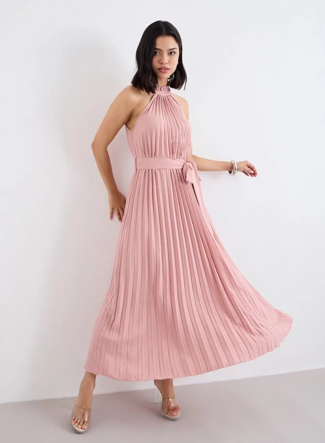 ستايلي فستان ماكسي بليسيه بياقة هالتر A-Line من Styli