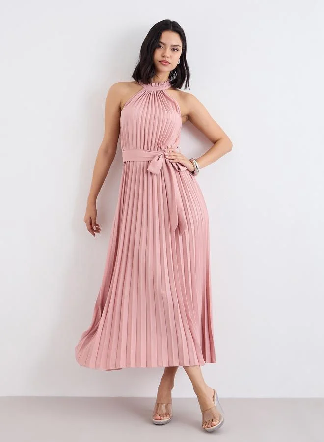ستايلي فستان ماكسي بليسيه بياقة هالتر A-Line من Styli