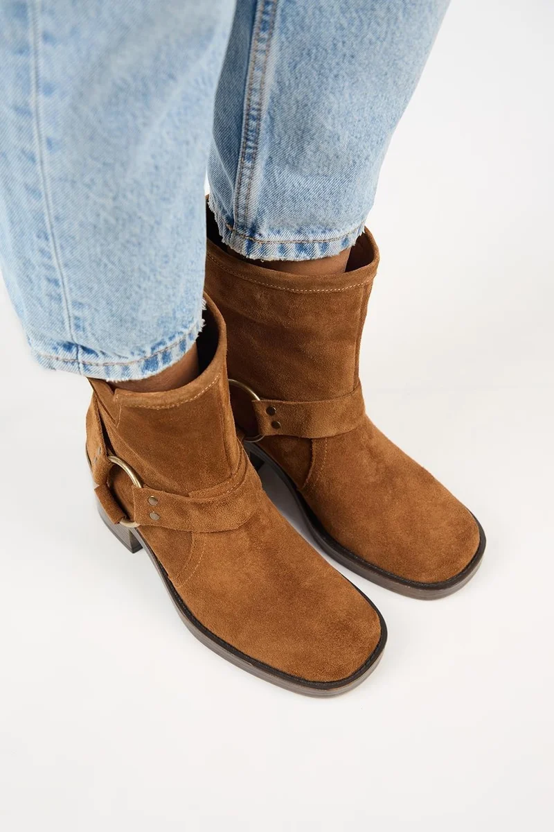 مانجيرو أحذية مانيجيرو (ليفيا) النسائية الجلدية الأصلية بلون بني فاتح