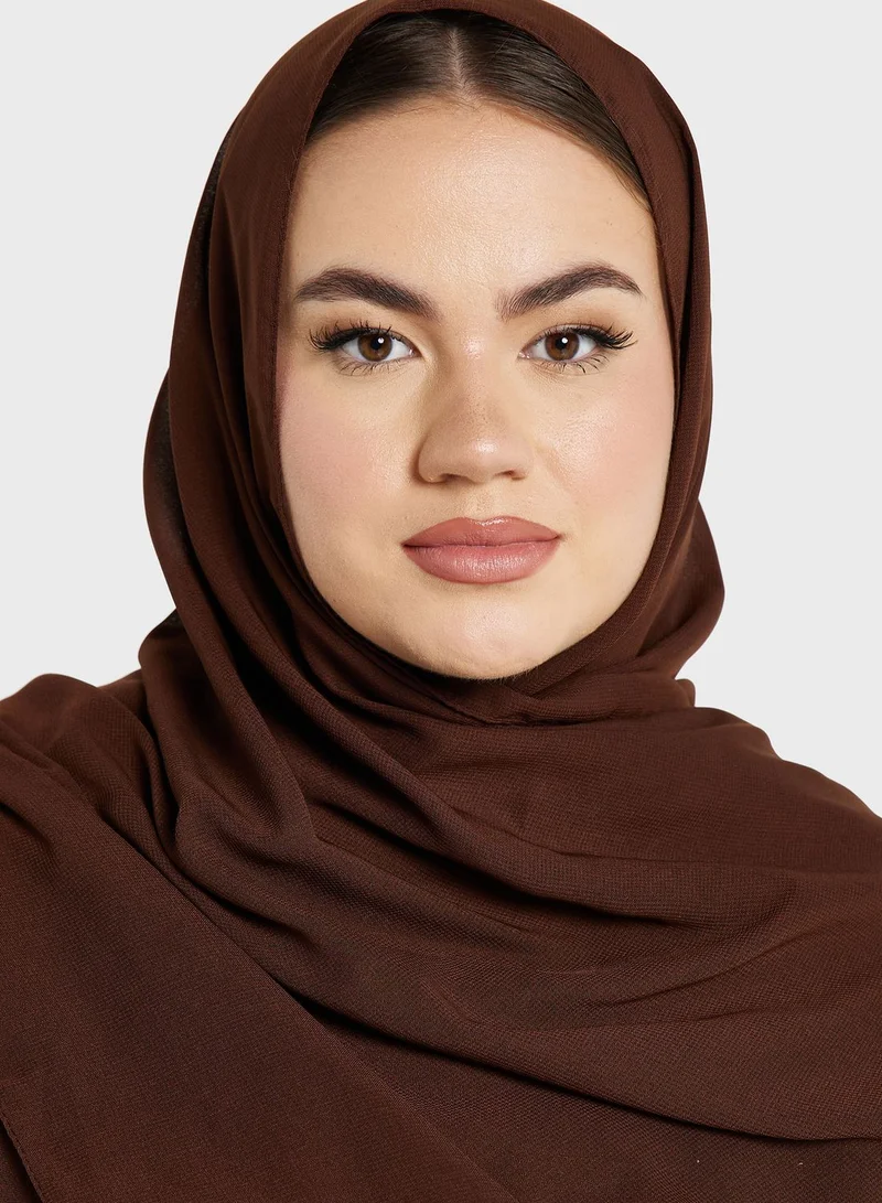 خزانة عباية مزينة بخرز لامع
