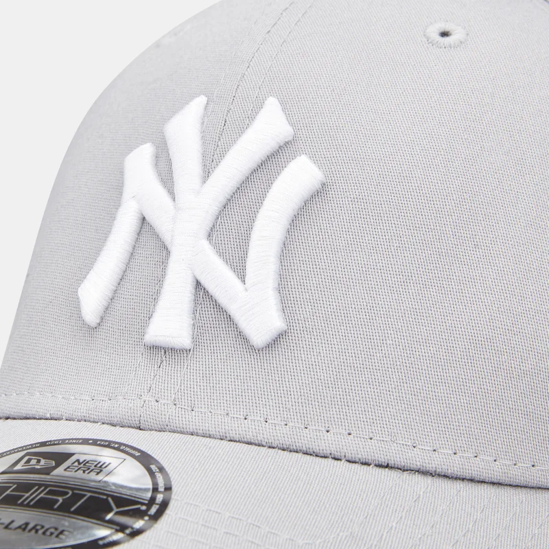 NEW ERA Men's MLB New York Yankees League Essential Basic 39THIRTY Cap