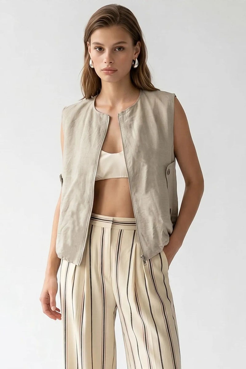 MIXRAY Women's Woven Poplin Waistcoat With Zip Front - Image 4
