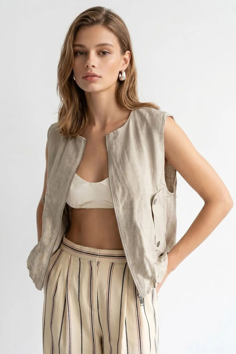 MIXRAY Women's Woven Poplin Waistcoat With Zip Front - Image 3