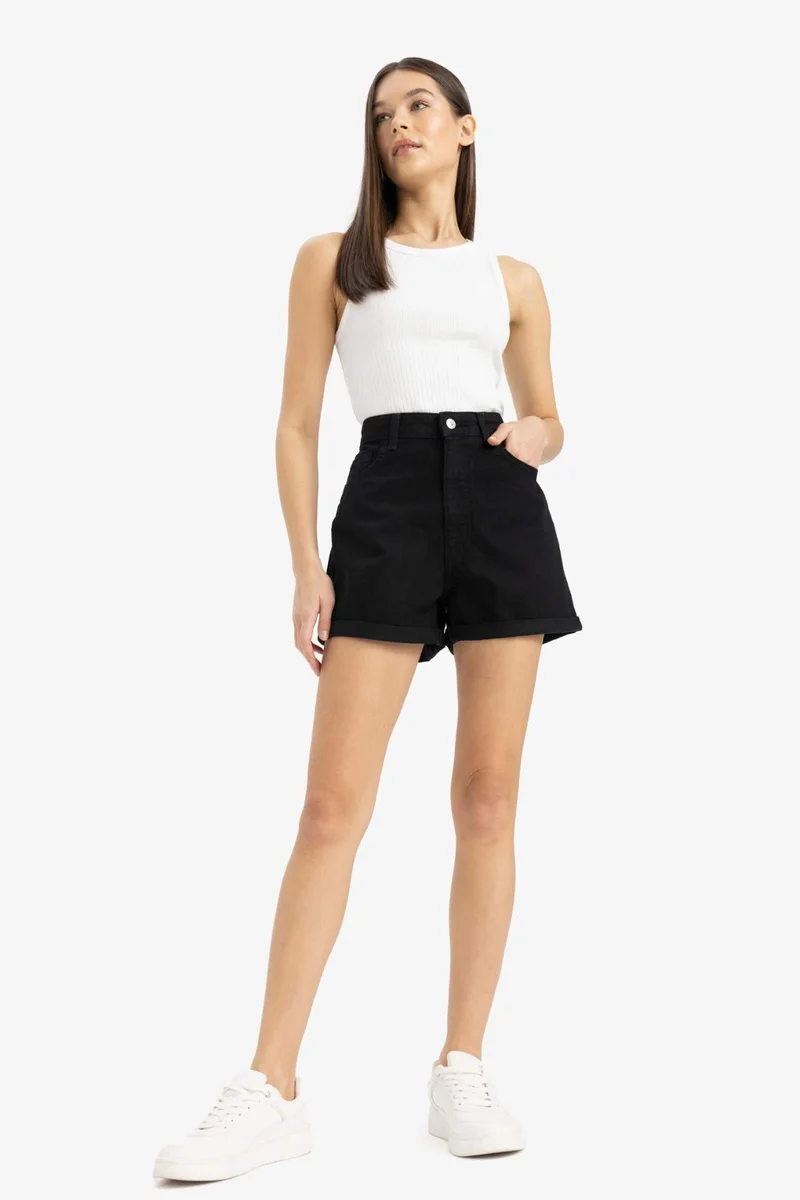 ديفاكتو Mom Fit High Waist Double Leg Denim Shorts
