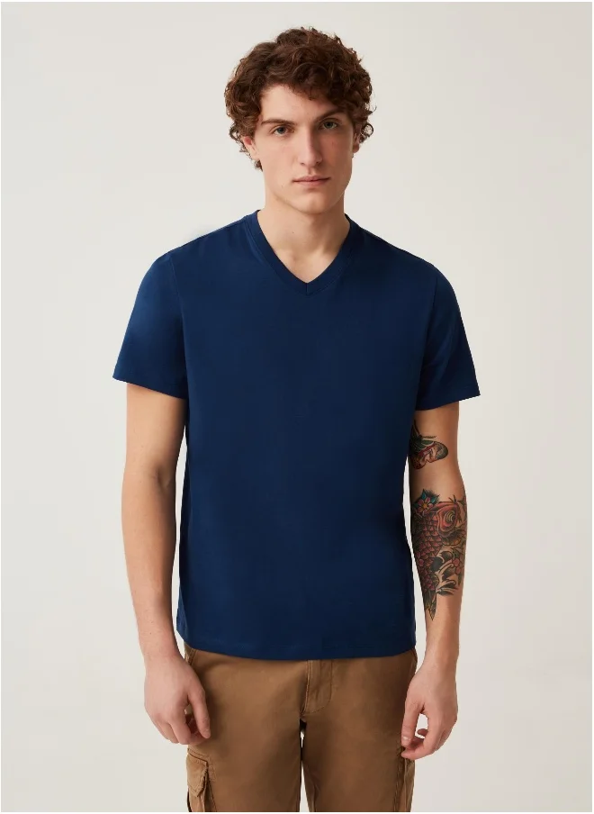 او في اس Organic cotton T-shirt with V neck