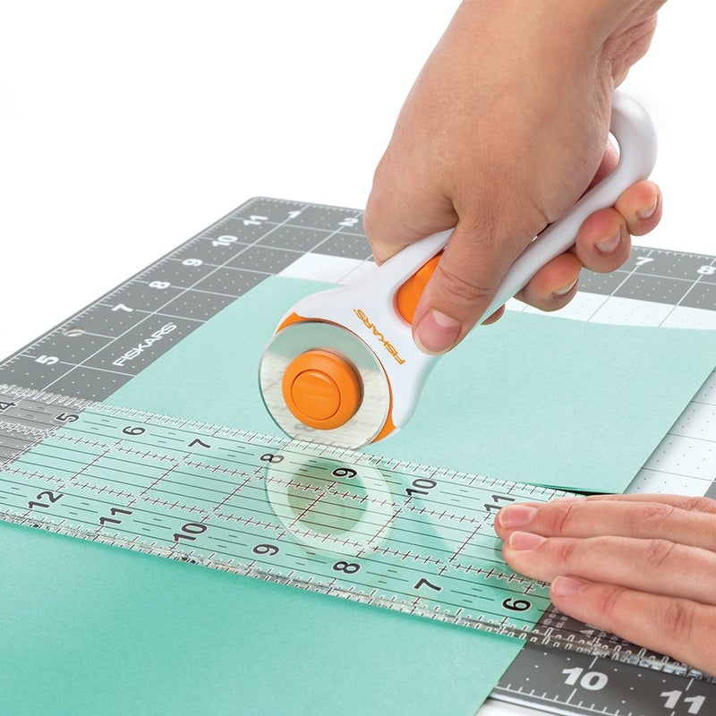 Fiskars Rotary Paper Edger, 45mm Premium Steel Blade, Ideal for Paper, Cardstock, Fabric and Vinyl - Image 3