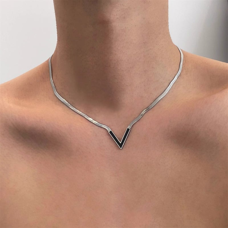 Elegant European and American Internet celebrity titanium steel V-shaped necklace Womens Light luxury high-grade flat snake bone chain clavicle chain non-fading accessories Silver-black v letter necklace