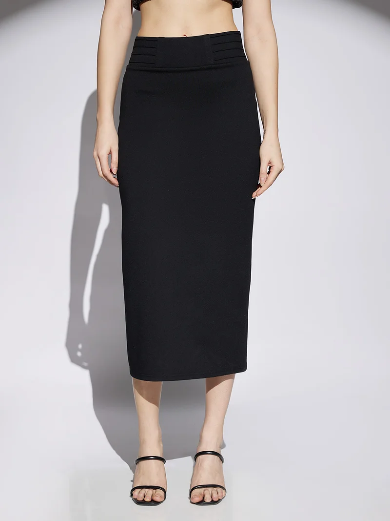 جلو باص جوبس تنورة ميدي نسائية سوداء بفتحة خلفية وخصر متوسط مطاطية