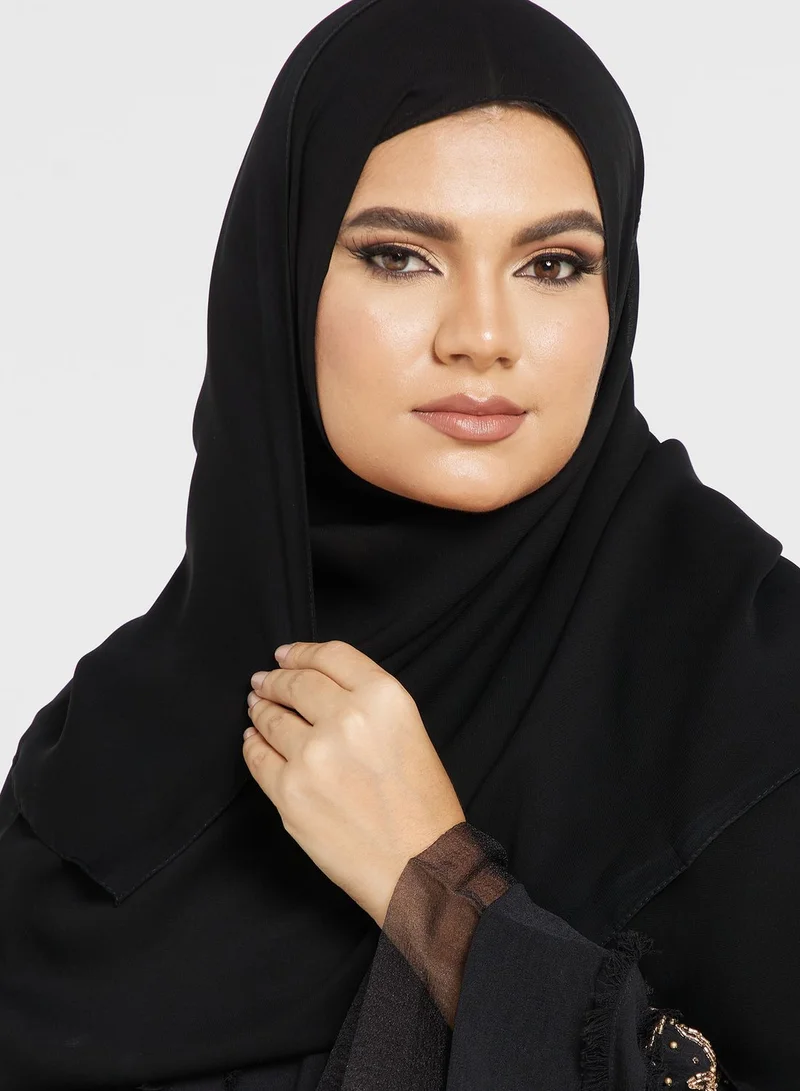 خزانة عباية مزينة بخرز