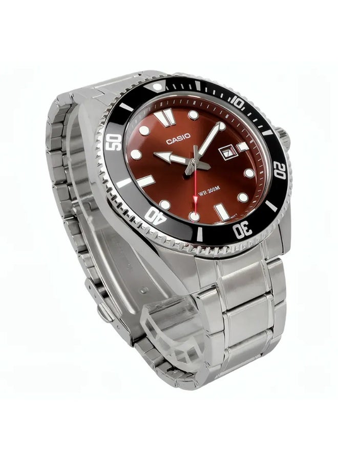 Casio MDV-107D-5A Analog Stainless Steel Strap Watch For Men - Image 2