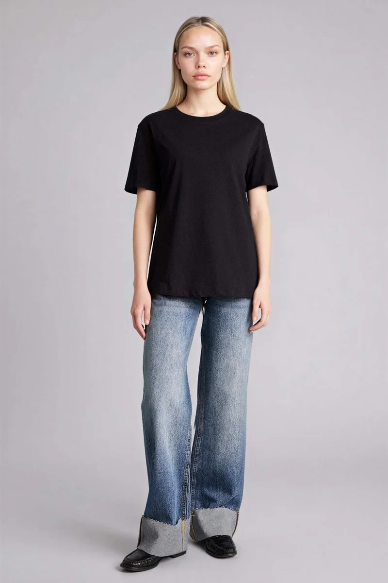 ديفاكتو Regular Fit Crew Neck Basic Short Sleeve T-Shirt