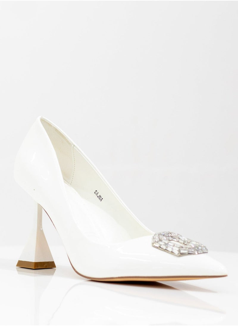 Sajna pat 9cm heel court with oct diamante trim white - pzsku/Z6E2C3CD9B2E5F407C498Z/45/_/1734842777/e994a3f0-5153-4d07-a2cb-6a7a564ea10d