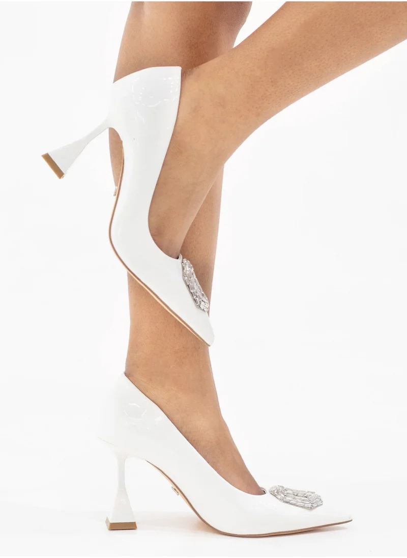 LAMARAPARIS Sajna pat 9cm heel court with oct diamante trim white