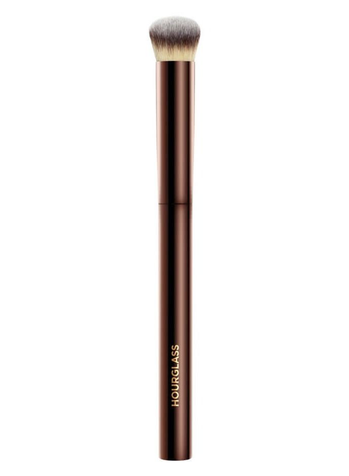 فرشاة إخفاء العيوب Vanish Seamless Finish من HOURGLASS