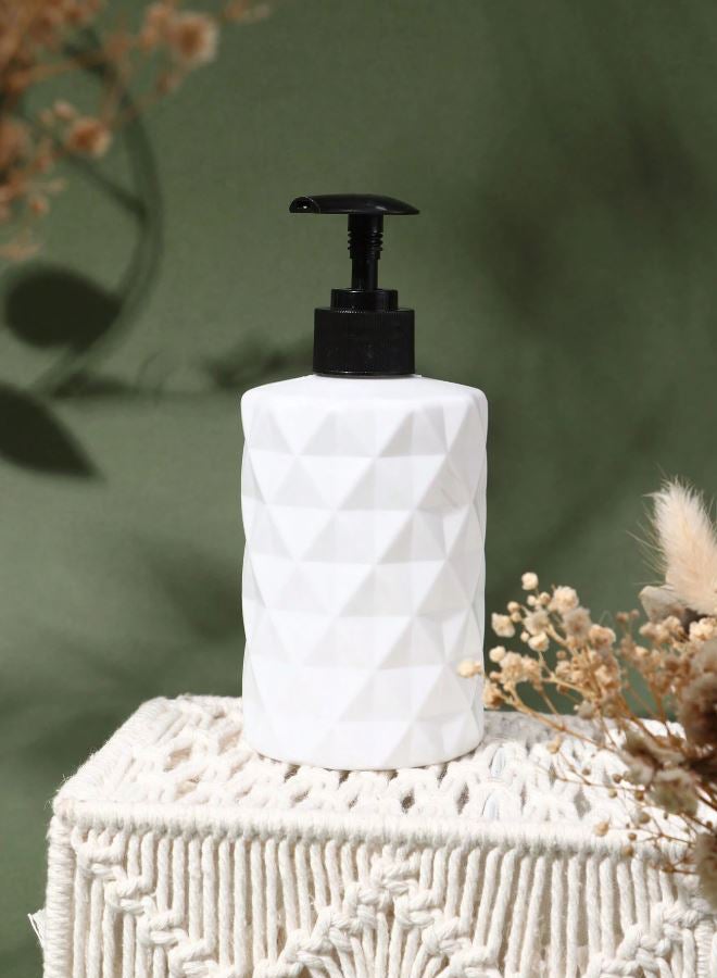 سويس كانتون موزع صابون بلاستيكي فاخر بتصميم نوردك – 15 سم، موزع صابون يدوي ومعقم مع مضخة، تصميم عصري باللونين الأسود والأبيض، زجاجة صابون سائلة قابلة لإعادة التعبئة للاستخدام في الحمام والمطبخ، متين وسهل الاستخدام - Image 3