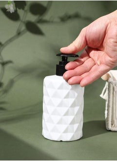 سويس كانتون موزع صابون بلاستيكي فاخر بتصميم نوردك – 15 سم، موزع صابون يدوي ومعقم مع مضخة، تصميم عصري باللونين الأسود والأبيض، زجاجة صابون سائلة قابلة لإعادة التعبئة للاستخدام في الحمام والمطبخ، متين وسهل الاستخدام  - Image 2